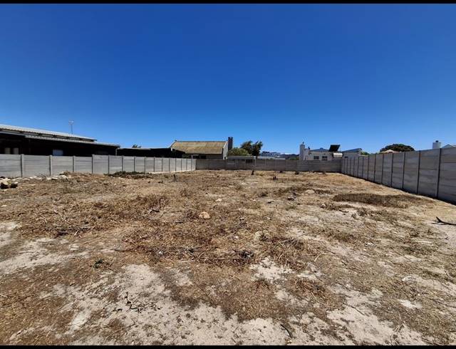 LAND FOR SALE IN BRITANNIA BAY